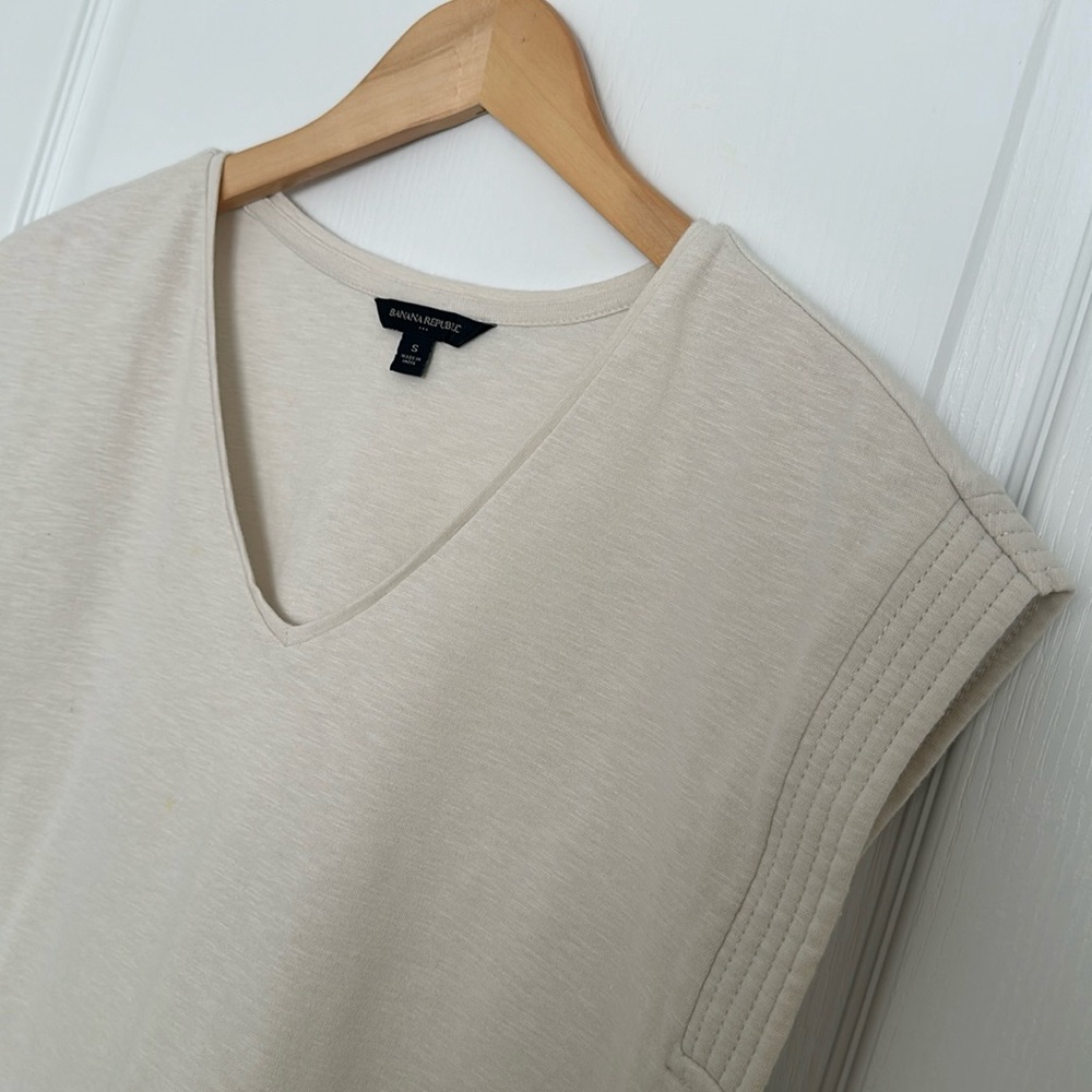 Banana Republic oatmeal boxy sleeveless top, size Small